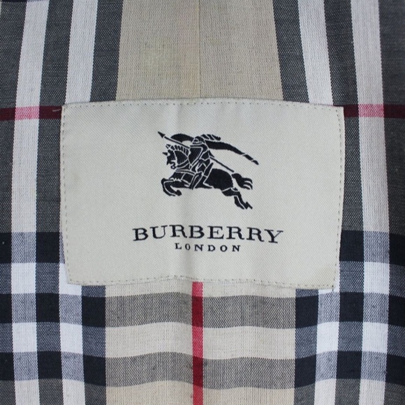 Burberry Black Coat with Plaid Lining - Picture 6 of 6